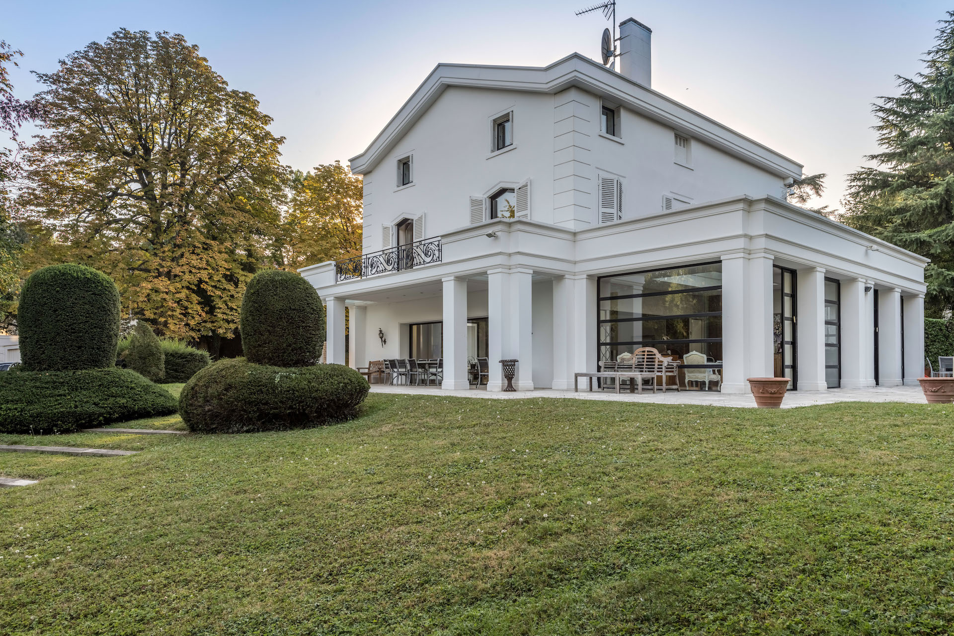 vente CHAMPAGNE AU MONT D'OR MAGNIFIQUE MAISON 600 m2 HAB SUR TERRAIN